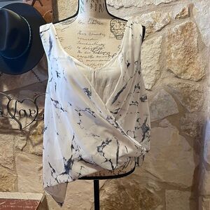 EN CRÈME Sleeveless Flowy Lined Top, Size Medium